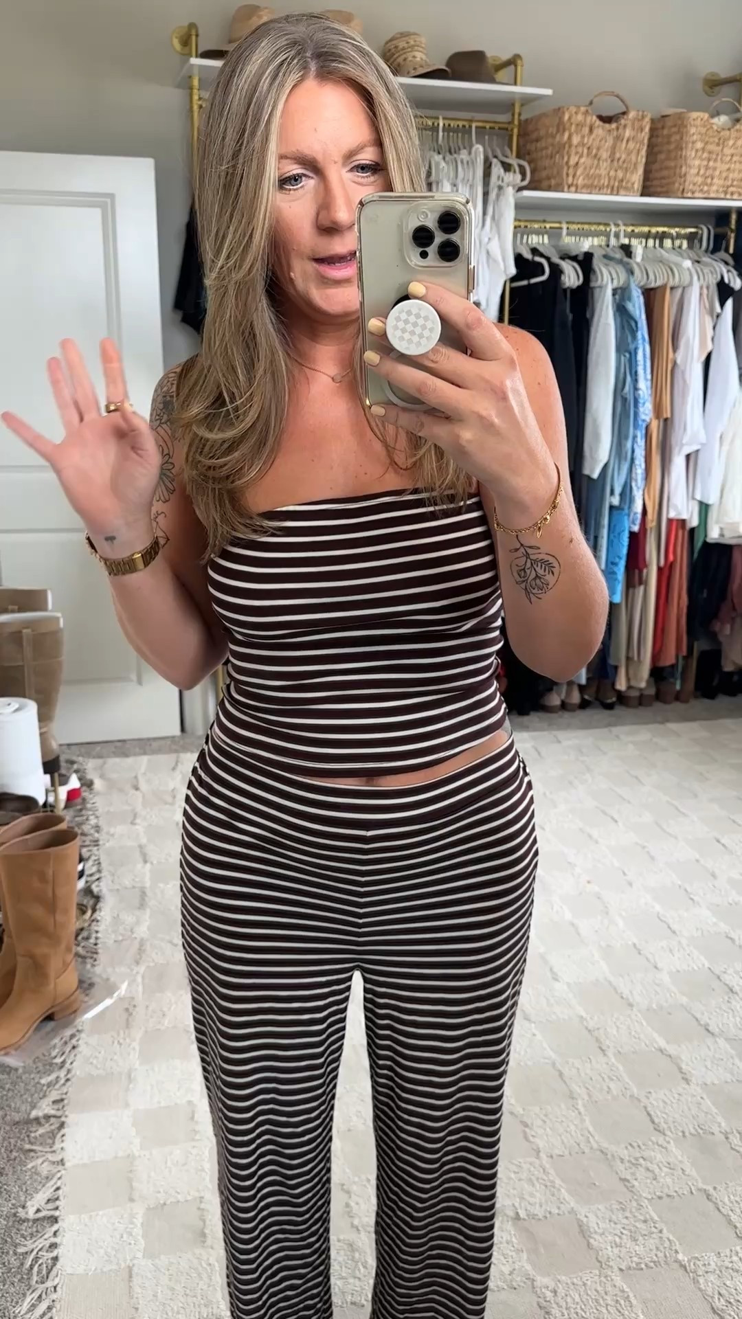 Wearing a large 

#LTKMidsize #LTKOver40