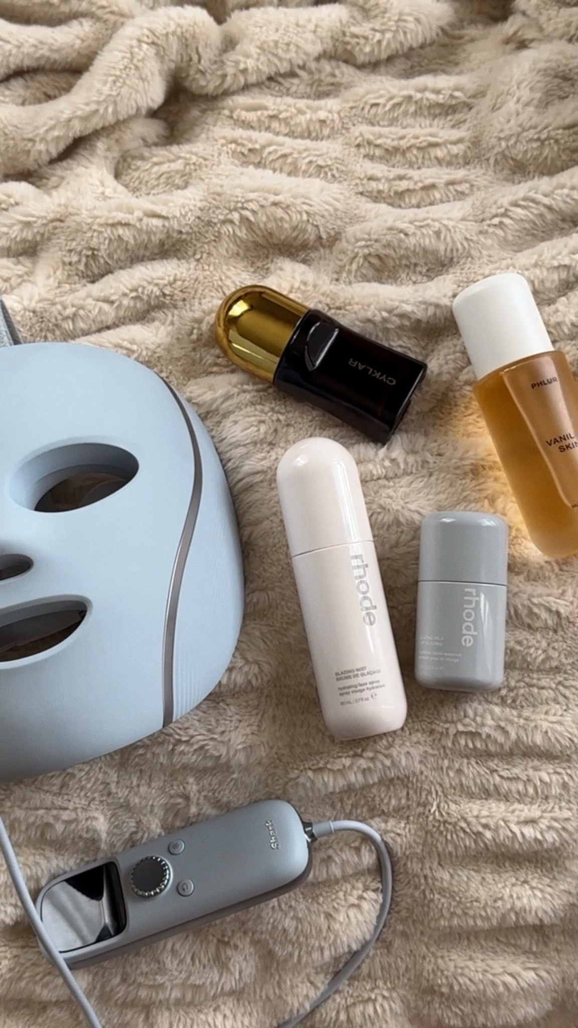 some skincare & body care I’ve been loving lately ✨ 


Rhode, rhode skincare, body care, skincare routine, shark red light mask, personal care products, Sephora favorites 