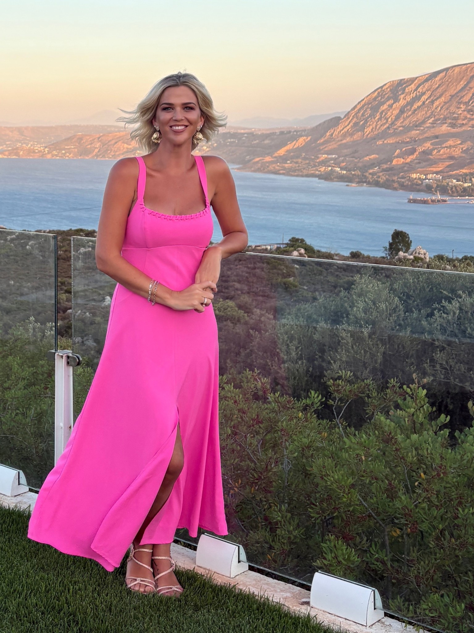 Flattering fun, bright dress. Perfect for attending wedding or cocktail party! 🩷

#LTKdresses #LTKaustralia #LTKwedding