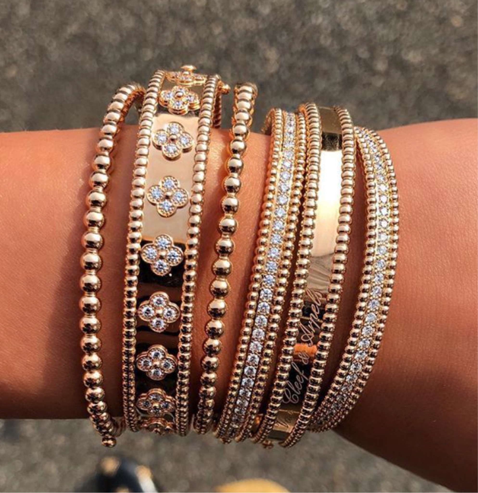 Van cleef bangle 🖤 $37 https://bit.ly/3jpnscL #dhgate dhgate

#LTKSale #LTKFind #LTKunder50
