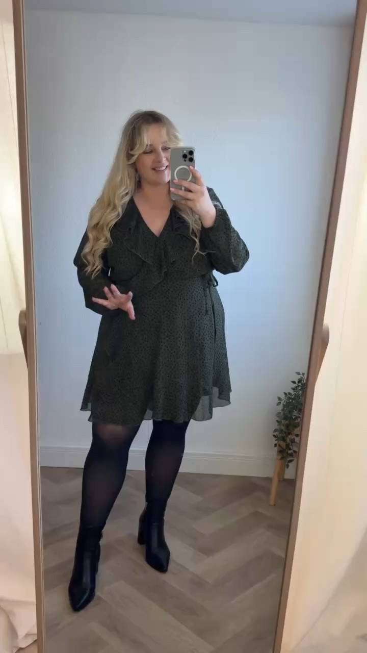 Das perfekte Kleid 🖤

15 % sparen bei Bon Prix mit dem Code:
15bysandra
(Gültigkeit: 13.10. -einschl. 15.10.2026; 15% auf Alles; einmalig einlösbar pro Kundin; gilt in DE App & Webshop)

#plussizefashion #kleid #curvy #muster #autumn #herbst