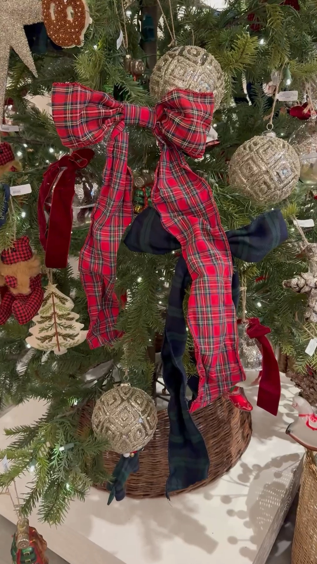 Christmas tree decor, Christmas tree ornaments, holiday decor 

#LTKHome #LTKHoliday #LTKGiftGuide