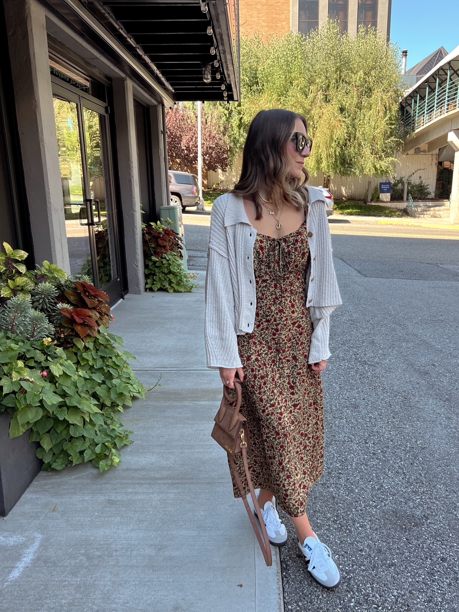 The sweetest little fall midi dress from Amazon! Click the link in my bio to shop🍂


Amazon fashion / amazon finds / amazon dress / dress and sneakers / fall midi dress / cardigan / sambas outfit




#LTKstyletip #LTKSeasonal #LTKfindsunder50
