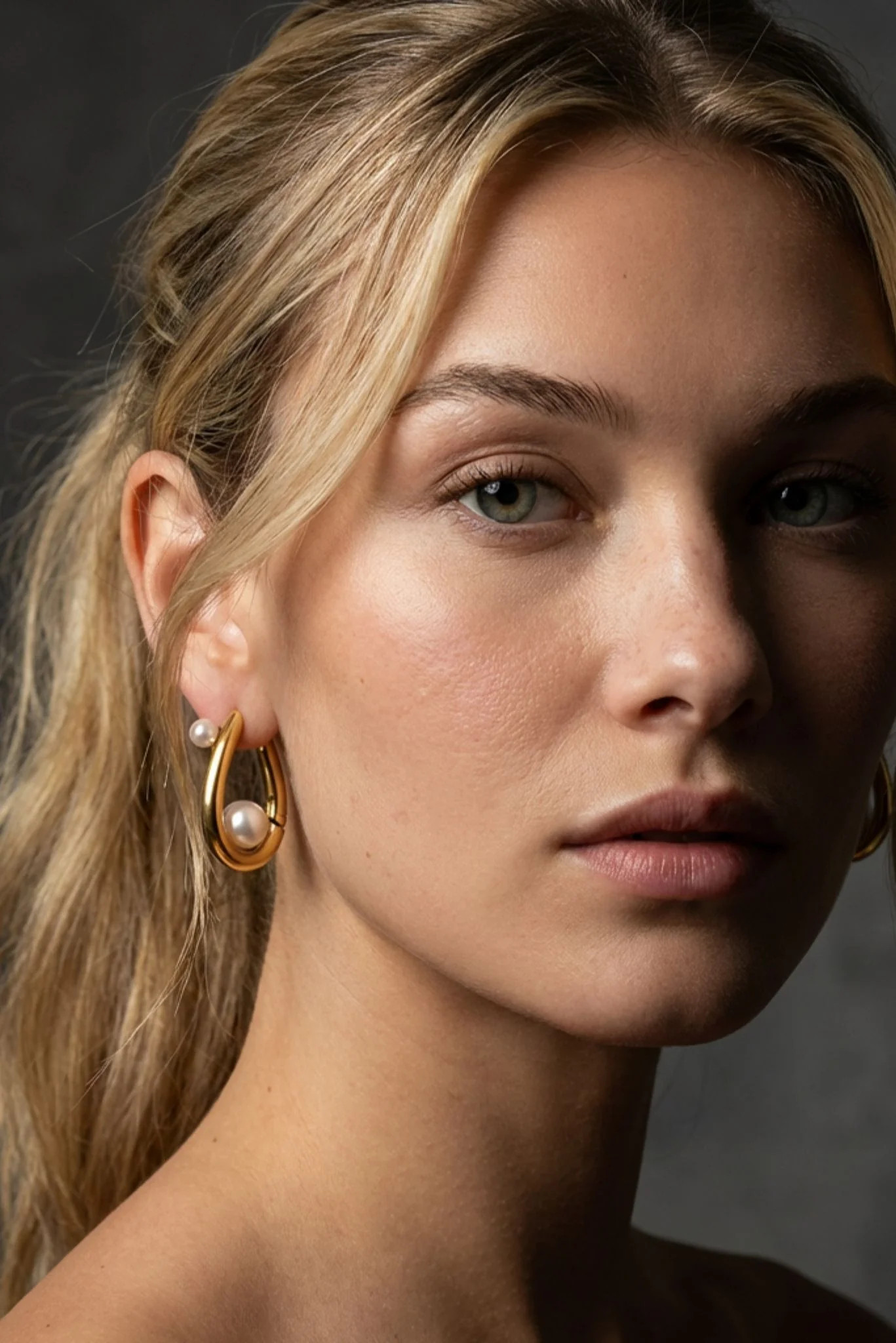 Margot Waterproof Pearl Huggie Earring | Akalia