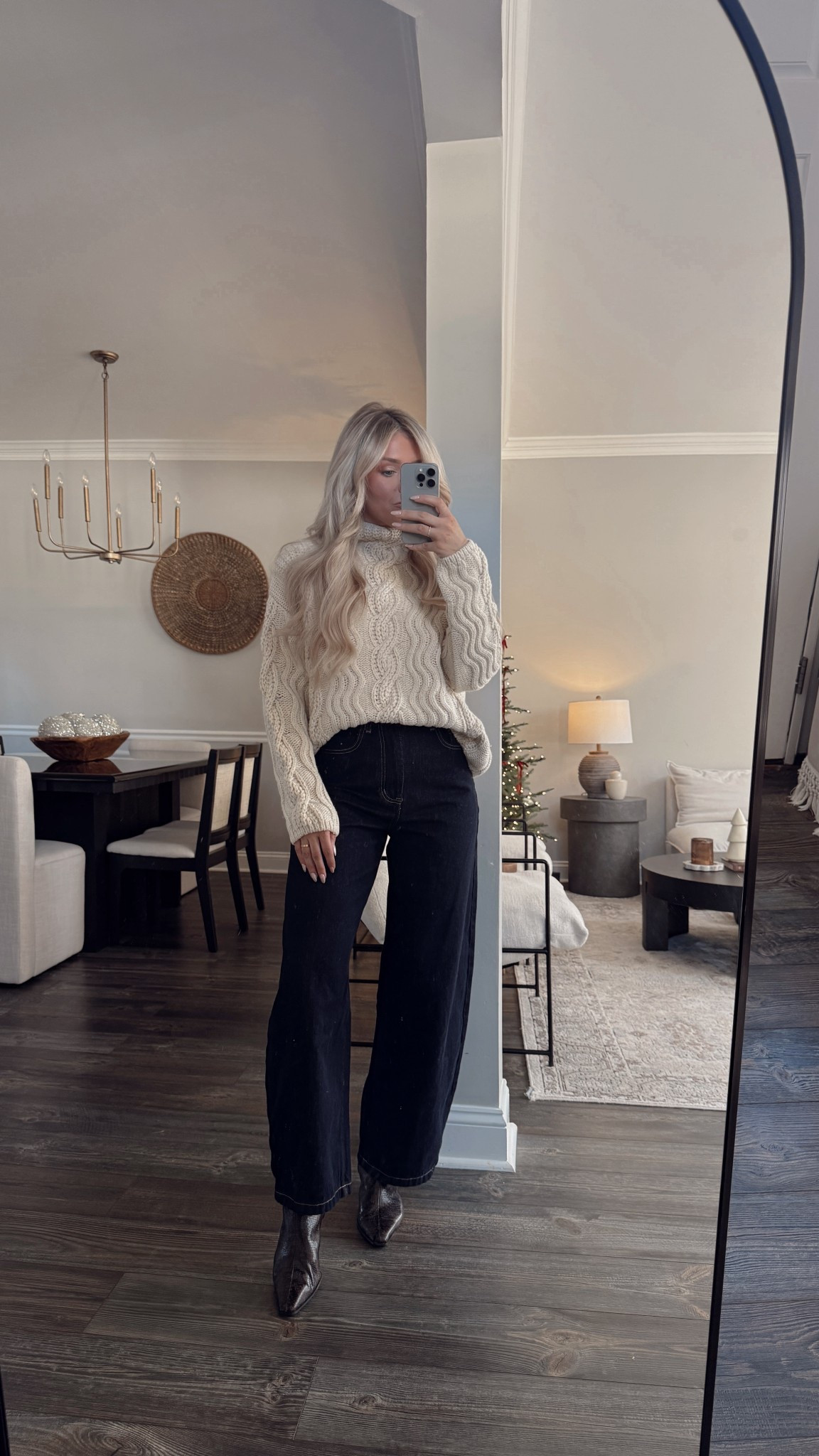 Casual winter ootd, size medium sweater and small jeans 

#LTKHoliday #LTKFindsUnder100 #LTKSeasonal