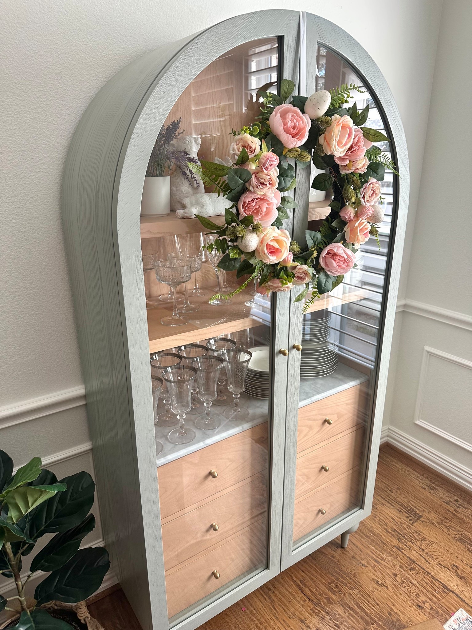Added this pretty Spring wreath to our rounded cabinet🌸
.


#LTKSpringSale #LTKHome #LTKSeasonal