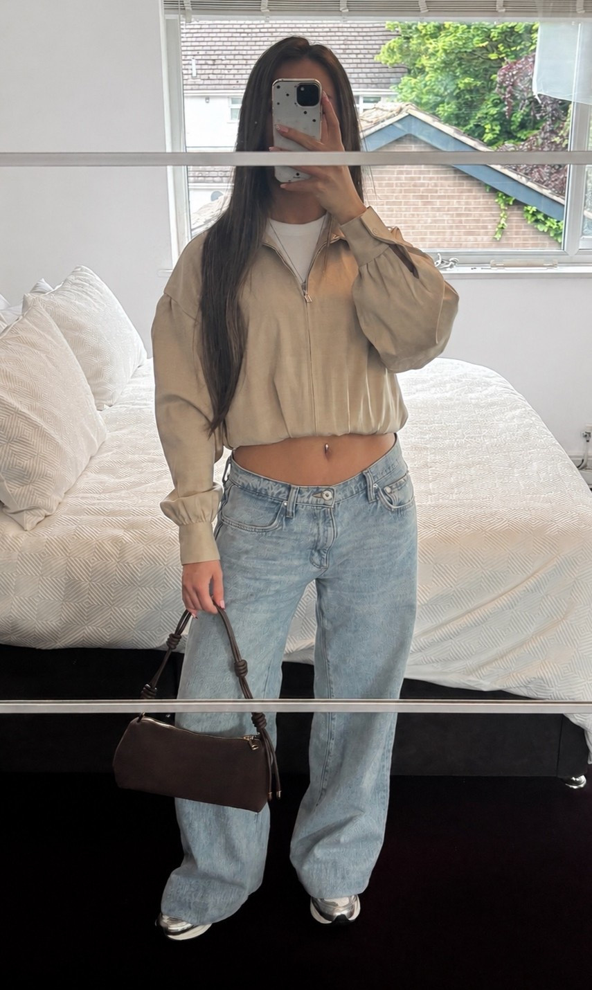 Top and Jeans are @Zara 
Top | 4424/300/250
Jeans | 7223/043/406

#LTKspring #LTKsummer #LTKjeans