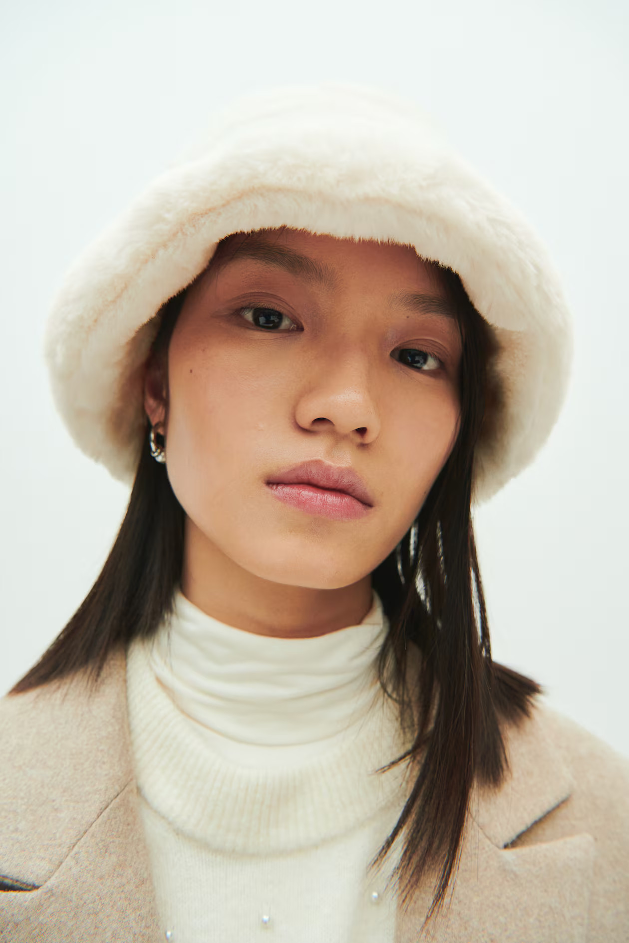 Fluffy bucket hat - White - Ladies | H&M GB | H&M (UK, MY, IN, SG, PH, TW, HK)