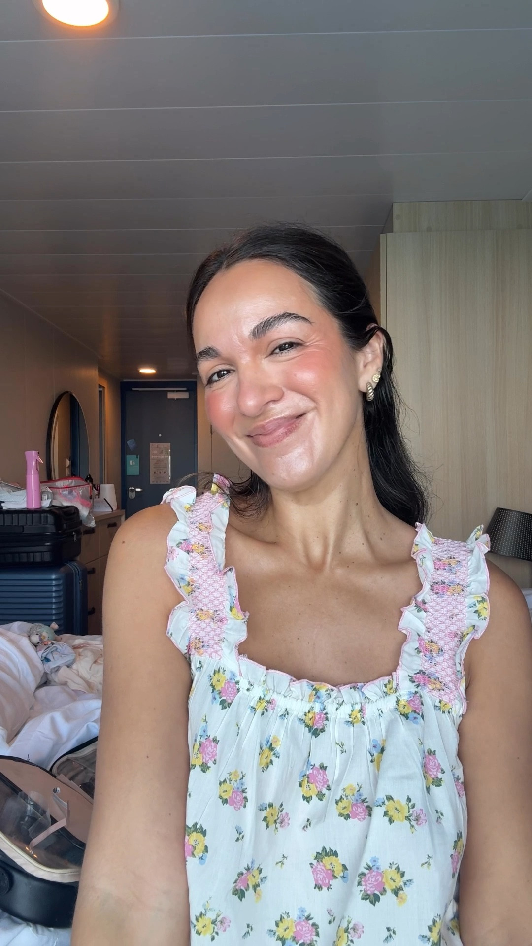 Beach makeup
Glowy makeup 
Vacation makeup 
