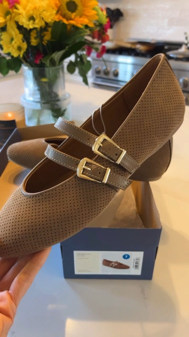 On SALE!!
Love these flats for fall 🍂 adorable with fall dresses, trousers or ankle jeans! Order your true size 


#LTKStyleTip #LTKSaleAlert #LTKShoeCrush