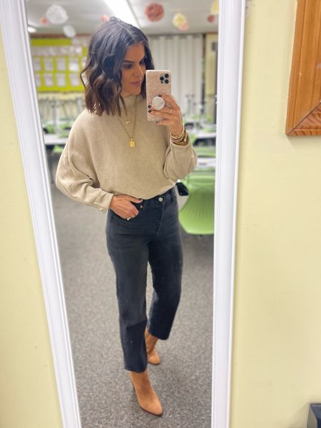Today’s classroom #ootd 

Amazon sweater, on size fits all. One of my favorites! 
Levi’s- size 26. Go down if in between 
Boots- Tts 

#LTKsalealert #LTKunder50 #LTKSeasonal