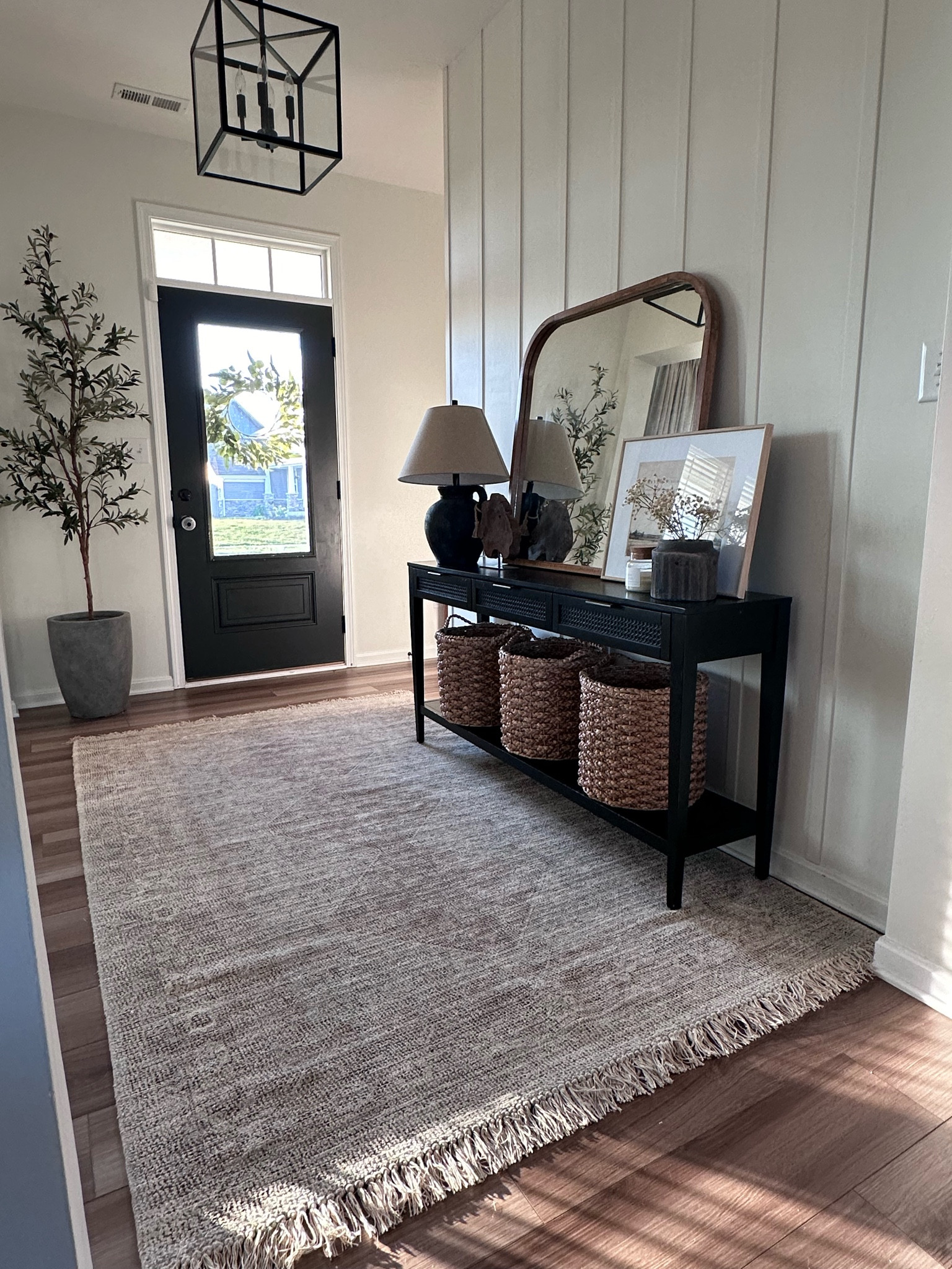 Entryway got a new rug refresh! 😍 

#LTKhome