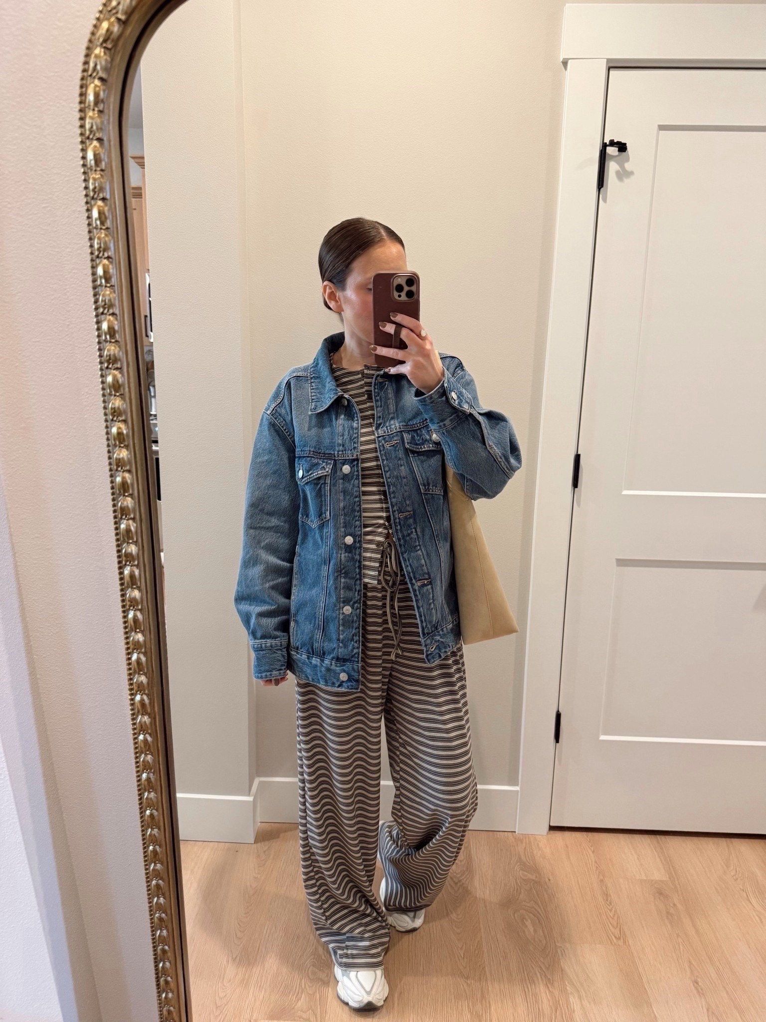 The best mom on the go outfit! Pull on pants with an elastic waist and a button front long sleeve top. Wearing size small

Amazon outfit, outfit inspo, Amazon fashion, ootd , mom outfit 

#LTKdayinmylife #LTKSeasonal #LTKootd
