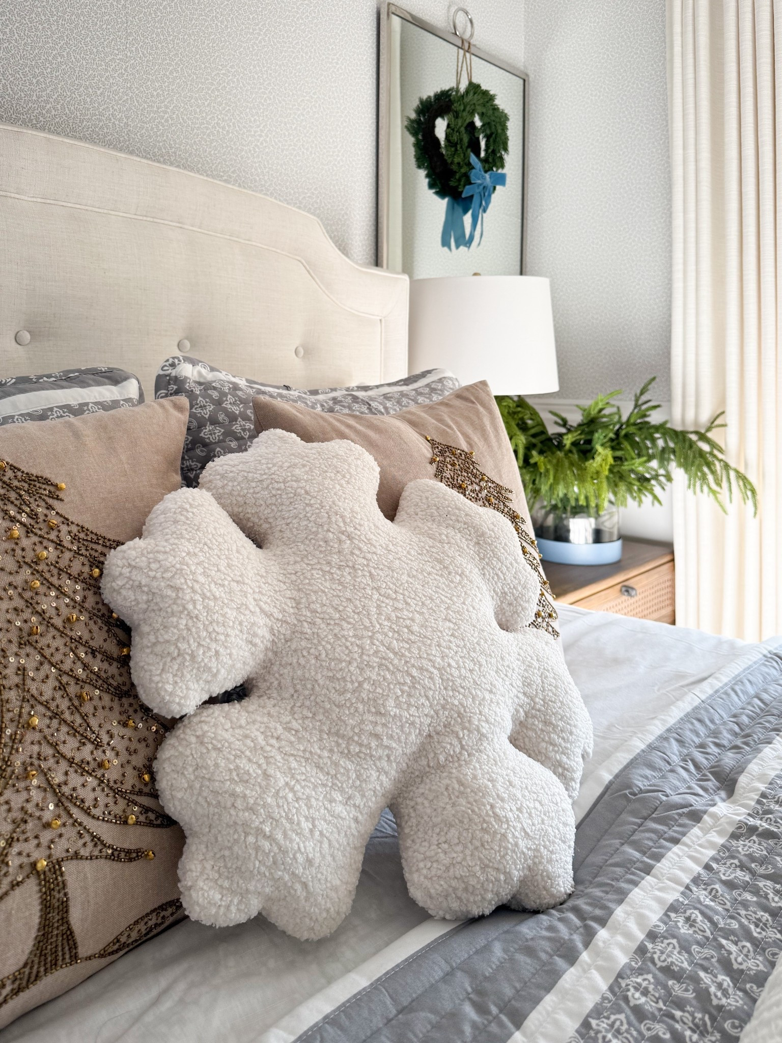 When it comes to creating a cozy bedroom, it’s all about layers – and I found some gorgeous seasonal accents and bedding for our guest bedroom from @Bedbathandbeyond

The prettiest lightweight quilt, fleece blanket (that comes in so many colors!), and beaded holiday pillows really elevate the space and are so easy to work into any room! I’m linking everything that I used along with other cozy accents that caught my eye!

#holidaybedroom #holidaydecorations #bedroominspo 

Comment SHOP below to receive a DM with the link to this post on my LTK ⬇ https://liketk.it/5HC1o #ltkfindsunder50 #ltkhome #ltkholiday

#LTKFindsUnder50 #LTKHoliday #LTKHome