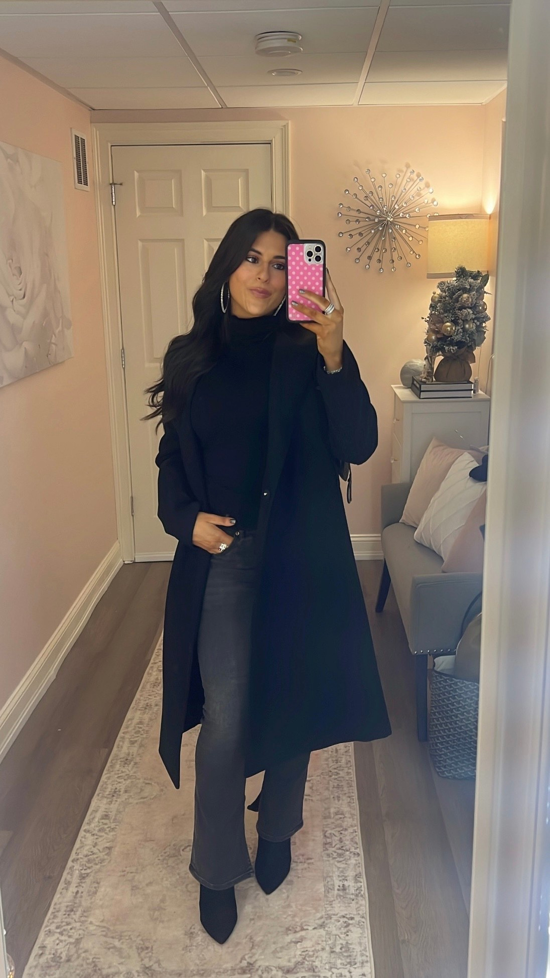 OOTD for a hockey game🏒🖤 one of my favorite looks from last season! 

#LTKPetite #LTKStyleTip #LTKSeasonal