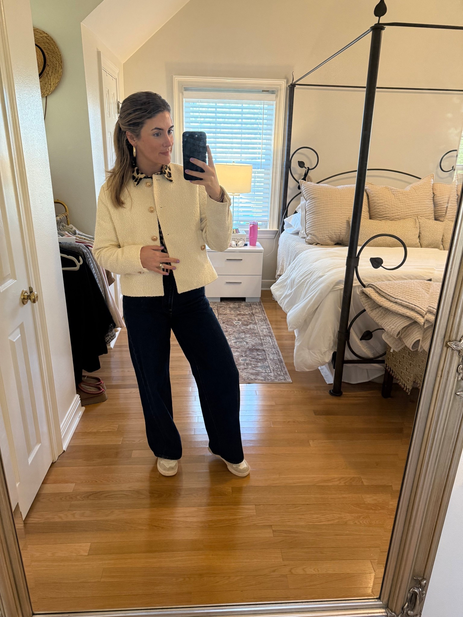 Keeping it simple and fresh for a day in the office! My favorite jeans of the moment 🤩 they are great for any type of outfit… dress them up, down, whatever! And we all know I love a lady jacket! 

#LTKWorkwear #LTKSeasonal