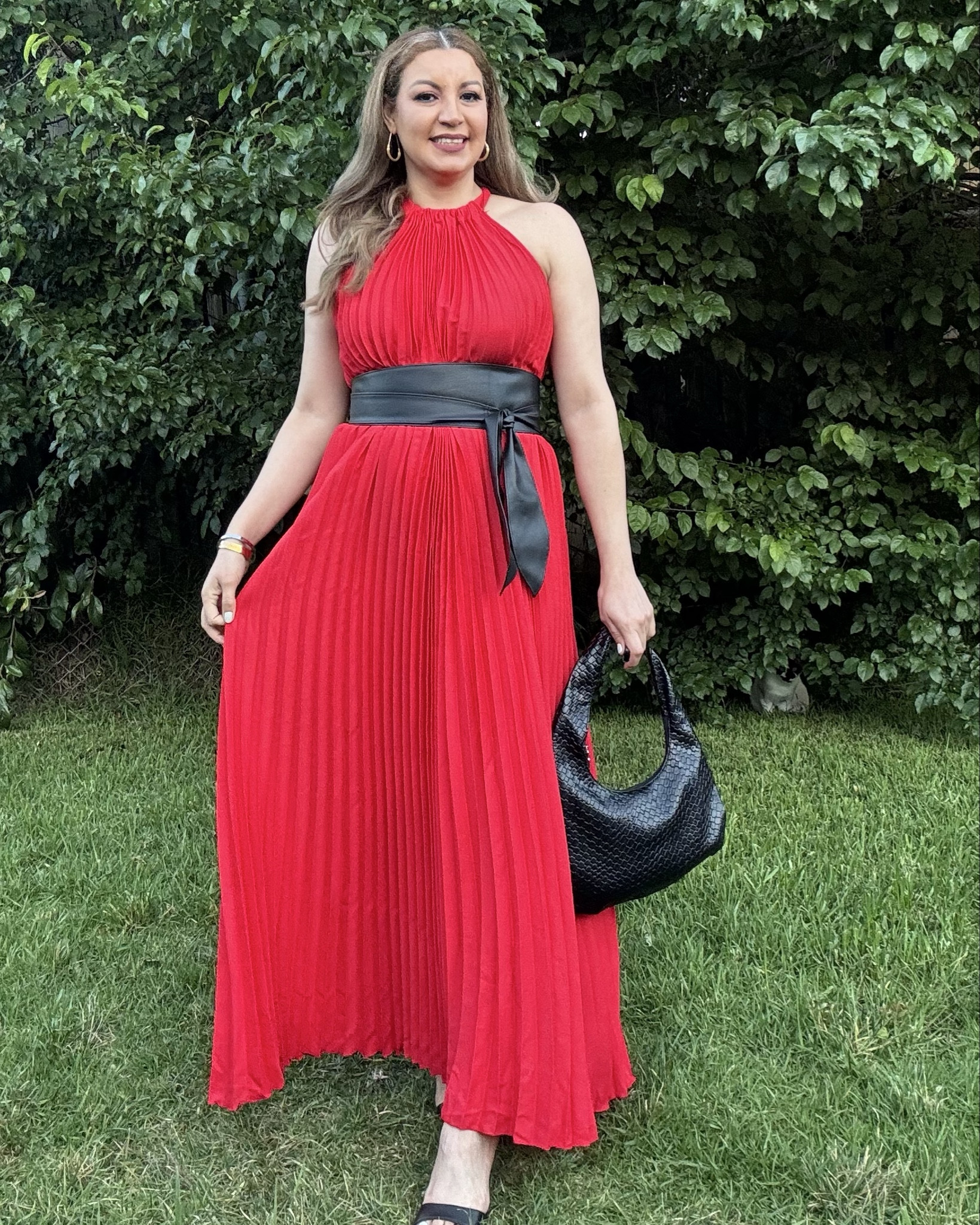 OYOANGLE Long pleated dress without sleeves for women, with bow on the back, flowing dress for wedding guests.
Size:M

#LTKSeasonal #LTKSaleAlert #LTKMidsize