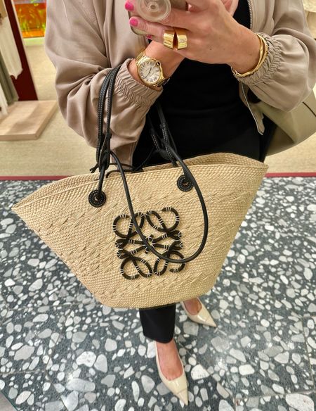 I think this is may be my new summer tote 😀 Love the 2 different handle lengths, it’s neutral and the perfect size. Great for work or vacation  🙌🏼

Woven bag
Tote bag
Raffia
Basket
Leather 
Summer
Spring outfit

#LTKStyleTip #LTKSeasonal #LTKItBag