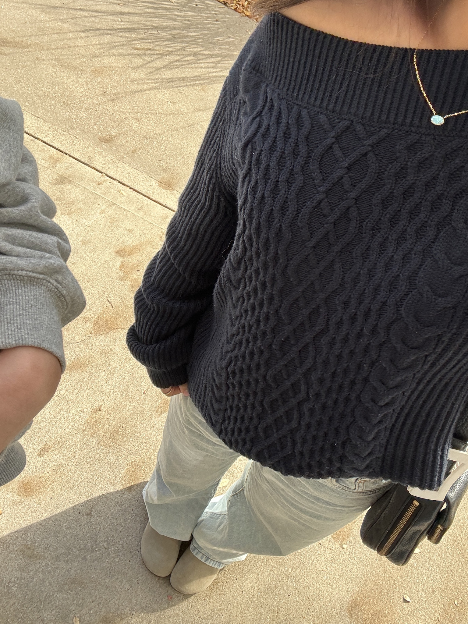 the overalls are thrfited⭐️
Sweater from tj maxx but the brand is Tommy Hilfiger and is a “boat neckline”