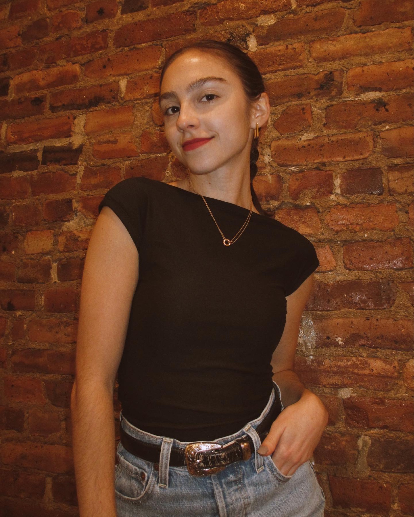 jeans & a cute top never fail 💫 #mejuri #levi #parisianstyle #classic 

#LTKHoliday #LTKunder100 #LTKSeasonal