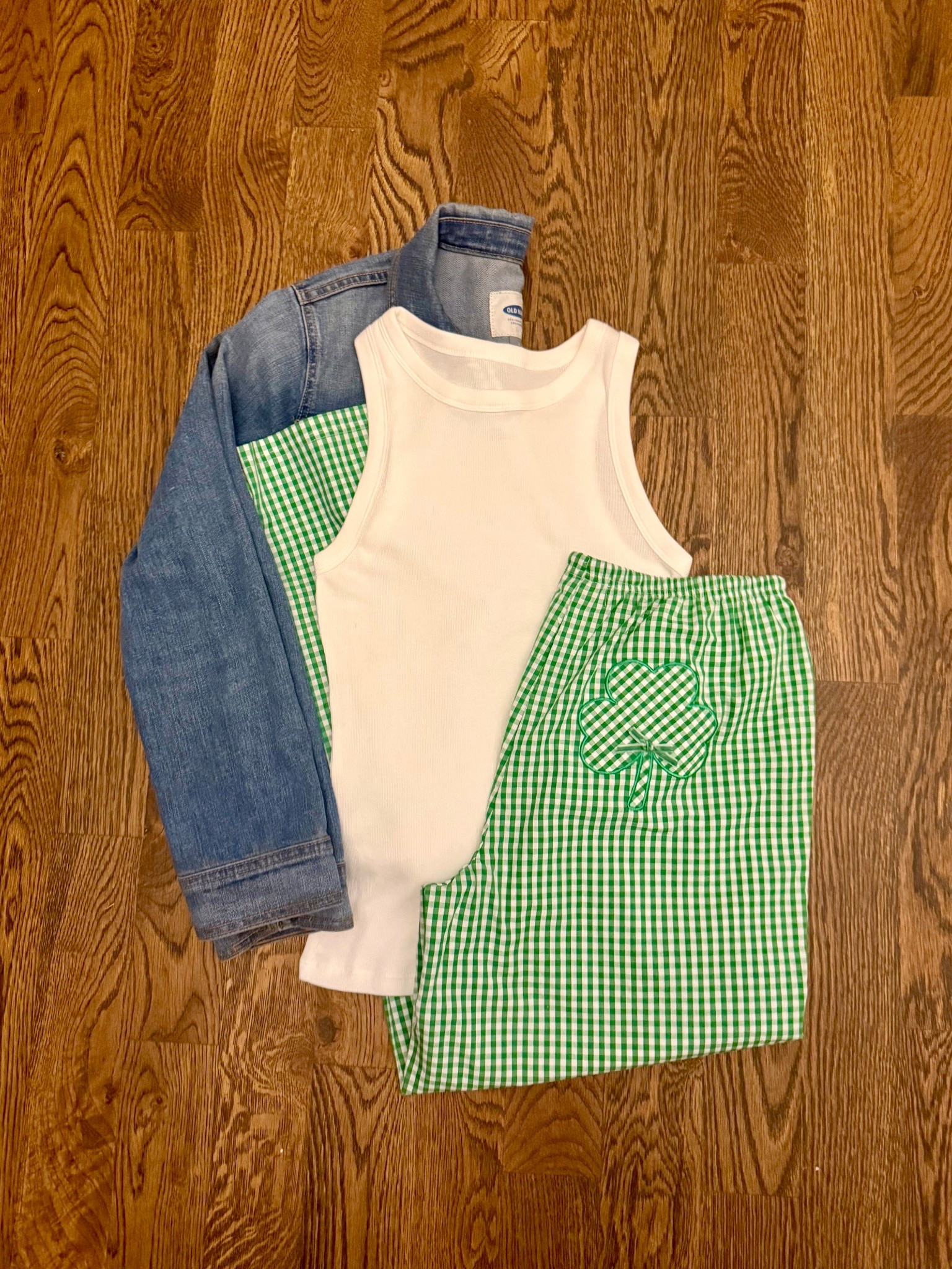 St. Patrick’s Day Outfit☘️
#graphicboxerpants #ribbedtank #classicjeanjacket #affordablefashion


#LTKSeasonal #LTKspringtrends #LTKootd