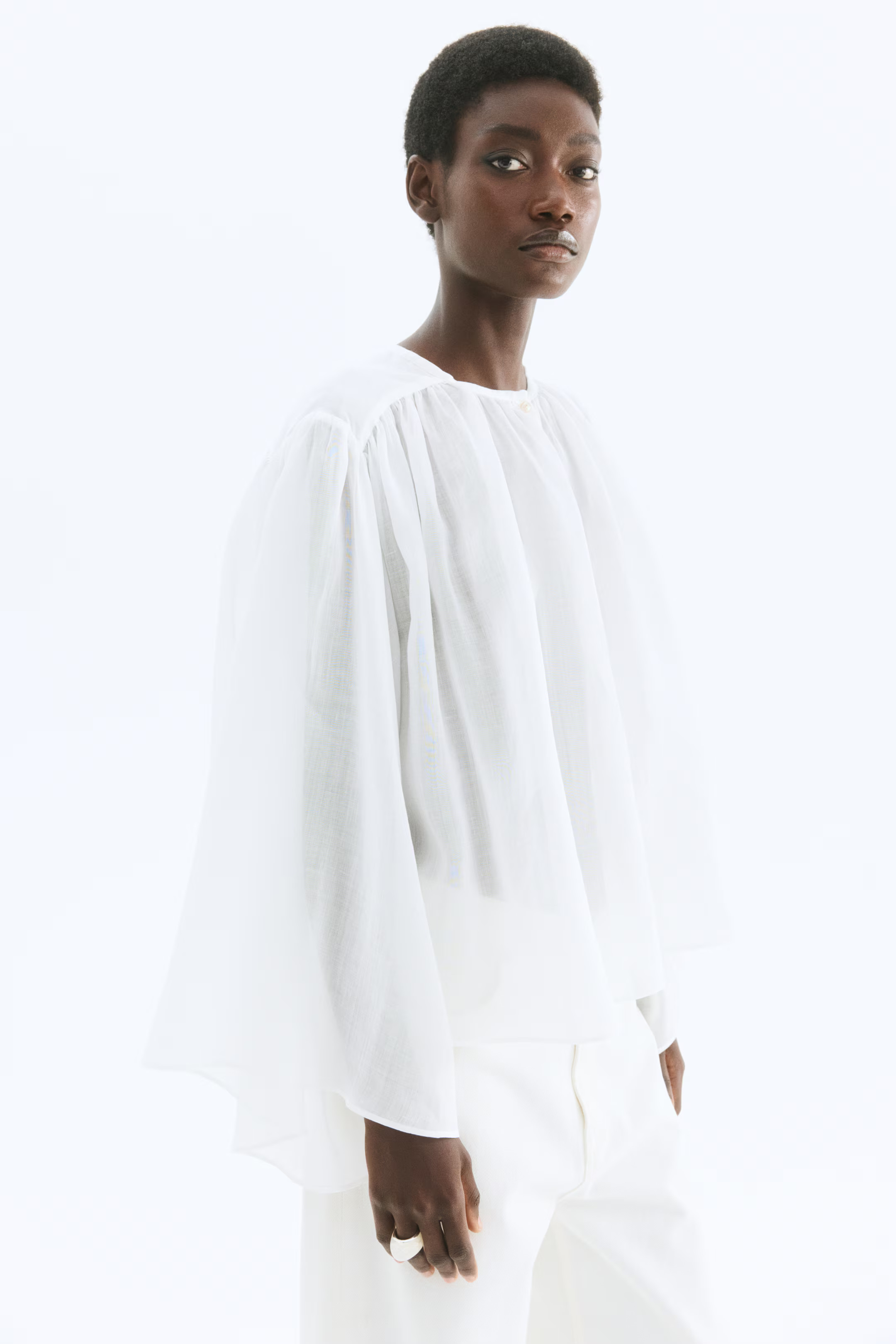 Volumin\u00f6se Ramie-Bluse | H&M (DE, AT, CH, NL, FI)