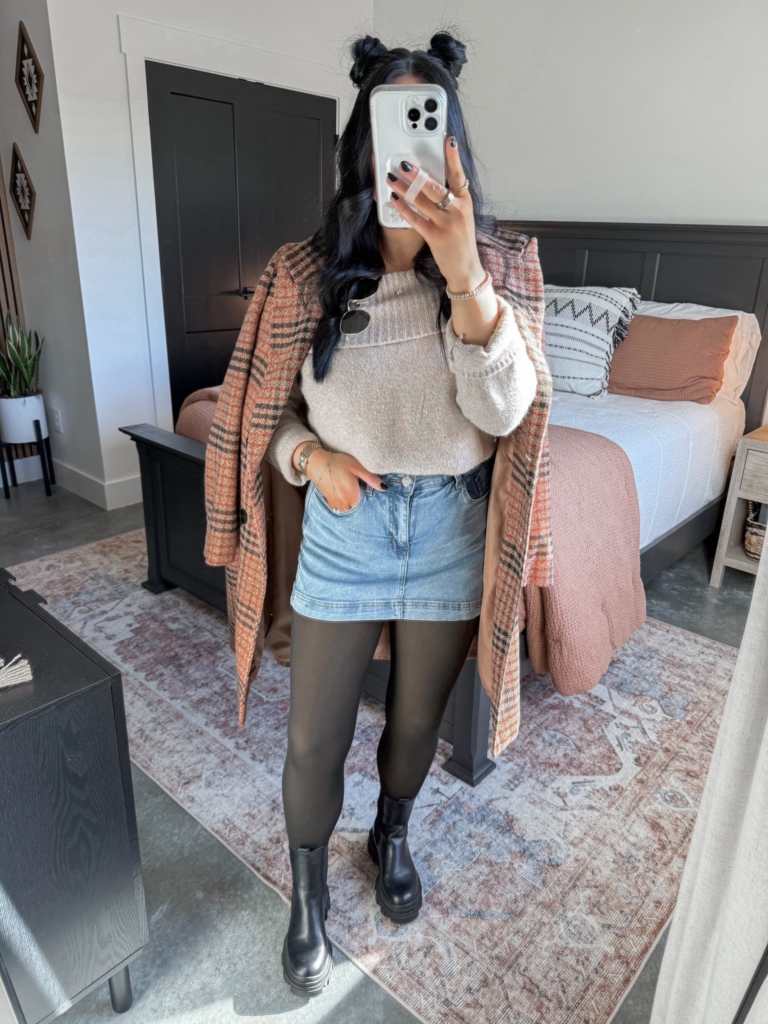 Elevated Winter Outfit 🖤

Sweater - small (apricot)
Bandeau - medium
Coat - small (camel)
Skort - small (light blue)
Tights - small/medium (black sheer skin fleece)

*Spandex belt that I linked is what I used to crop up this sweater! 

Elevated chic, but make it bump friendly. 👏🏼 This stretchy skort is perfect to wear with my growing bump, and this oversized sweater looks so cute cropped up with a spandex belt like I did here, or worn the regular, oversized way with some leggings! Finished this look with some cozy fleece lined leggings, the cutest plaid coat & some chelsea boots! 👏🏼



#LTKBump #LTKootd #LTKPetite