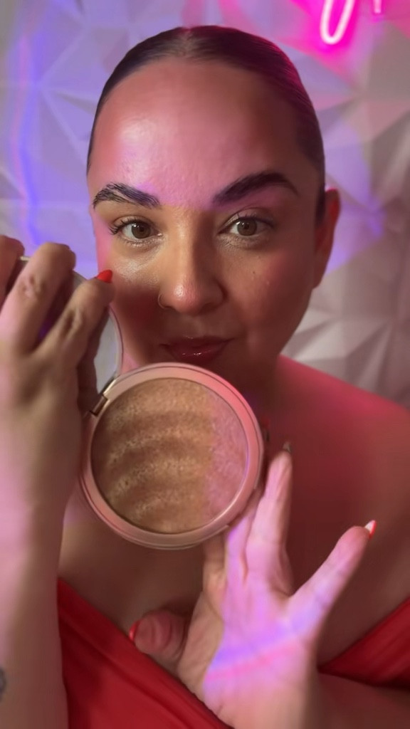 SPF reapplication but make it glow ☀️✨ The obsession is real & trust me, you absolutely need this in your collection 💛

#LTKBeauty #LTKOver40 #LTKgrwm