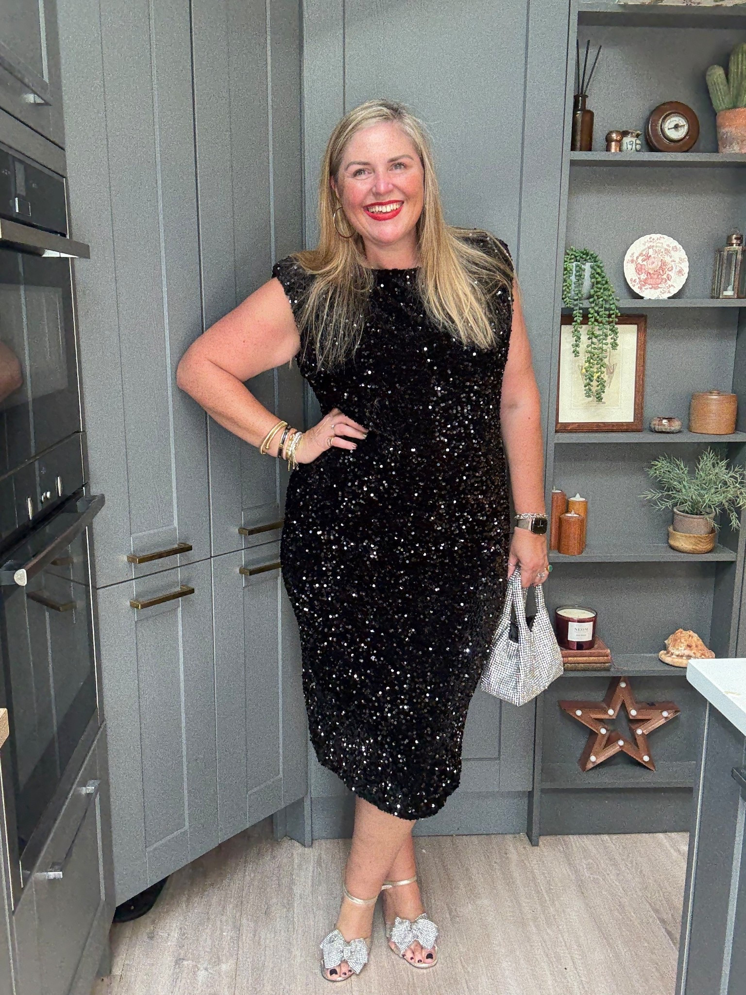 Sequin black dress, sparkly heels, sparkly bag

#LTKpartywear #LTKplussize #LTKfestive