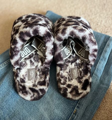 These UGG slippers are so amazing you guys ❤️ they’re comfortable and fuzzy and perfect for the fall and winter temps 

#LTKshoecrush #LTKSeasonal #LTKGiftGuide