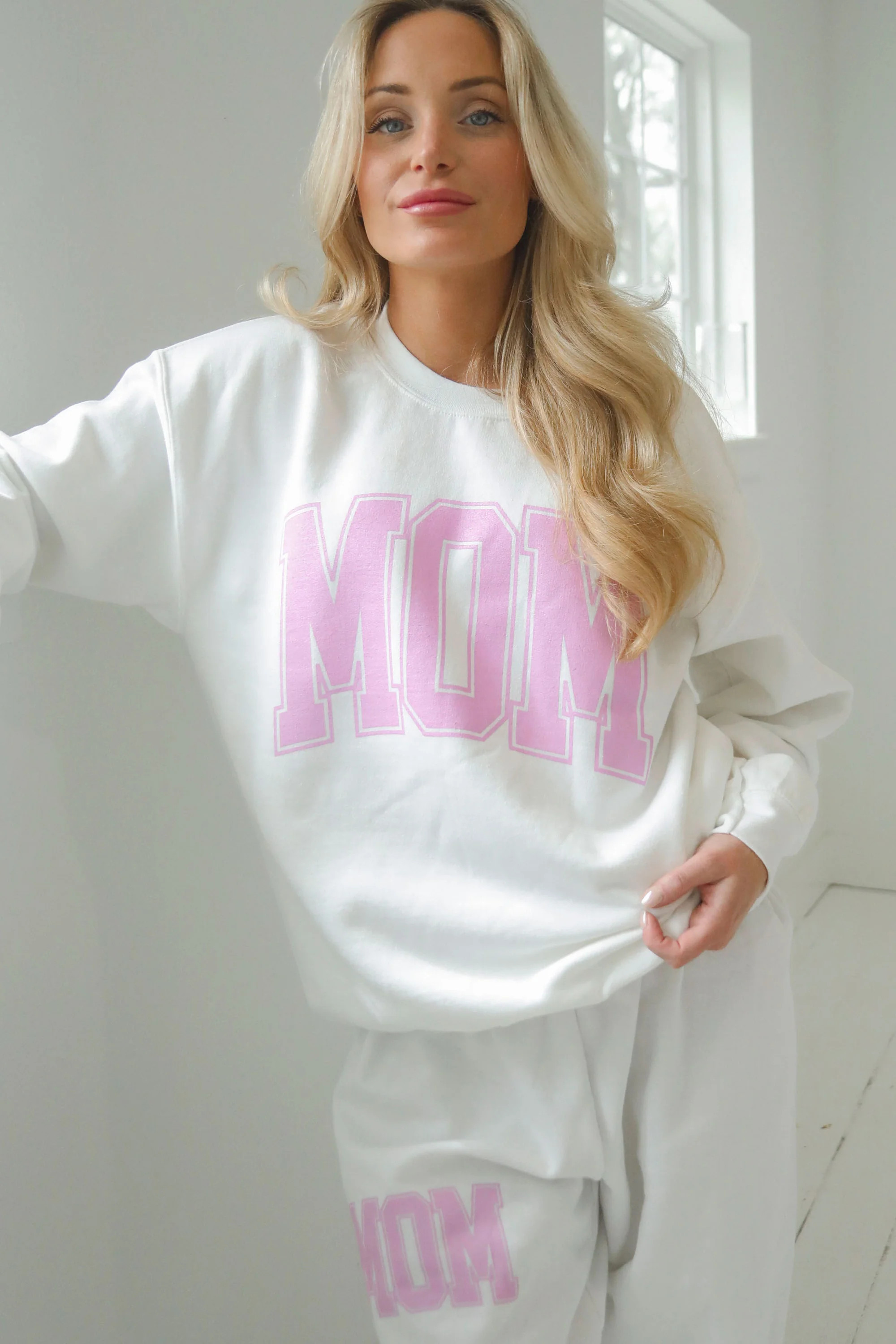 friday + saturday: mom sweatshirt - pink | RIFFRAFF