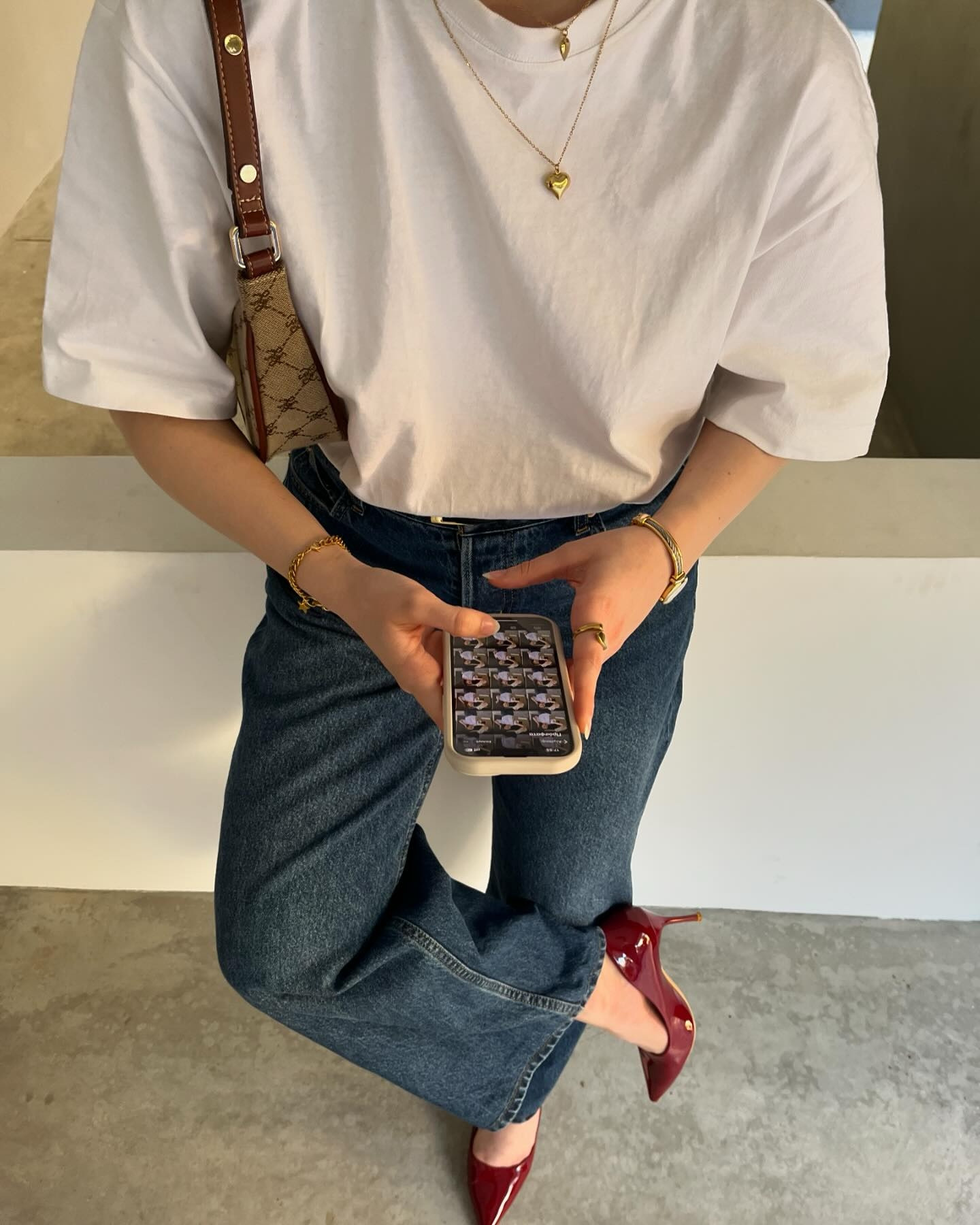 White t-shirt, blue jeans, red heels, shoulder bag

#LTKTravel #LTKStyleTip