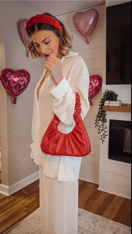  Date Night 🌹

Keeping it Bold but cozy. This set is pure lux ✨

Comes in a variety of colors. I’m wearing a medium. 

Mom outfit | Valentine’s Day style | Amazon lounge | Amazon sets | date night | postpartum

#LTKfindsunder50 #LTKstyletip #LTKSeasonal