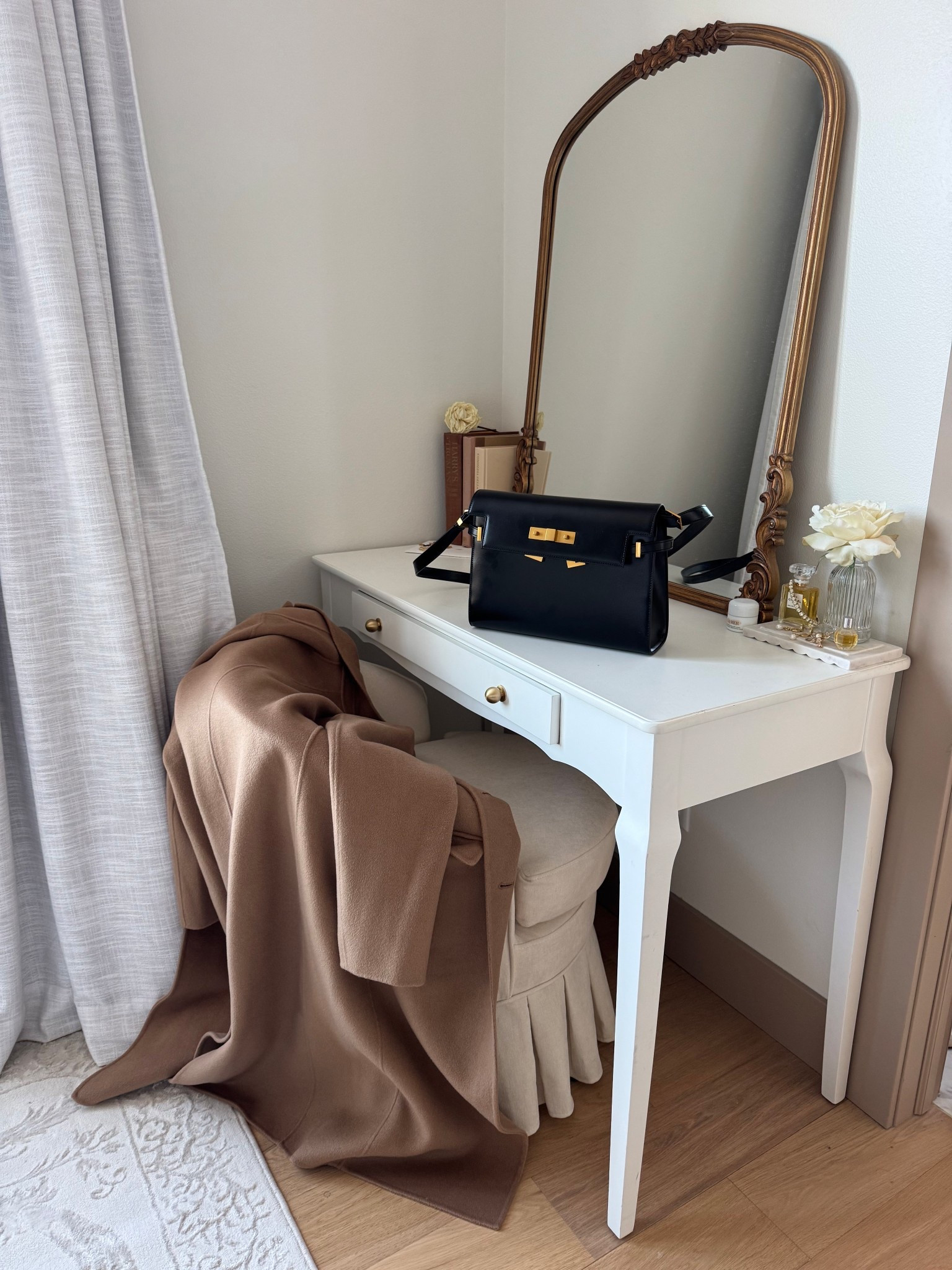 Elegant winter coat moment 🤍

#LTKSeasonal #LTKgrwm