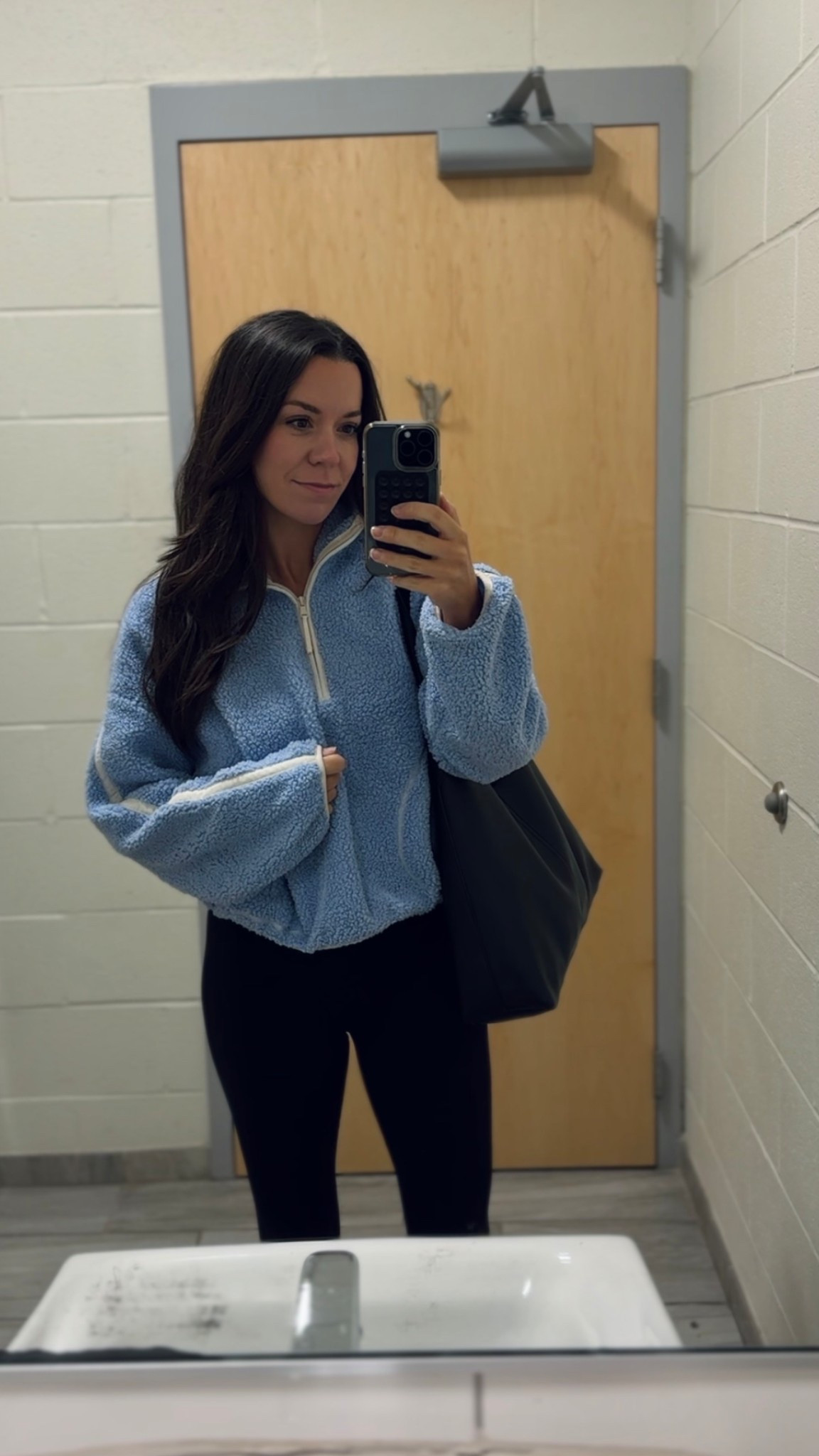 For those cold sport days! This Sherpa pullover is SO SOFT! Anyone who hugs me ends up petting it. 😅

#LTKActive