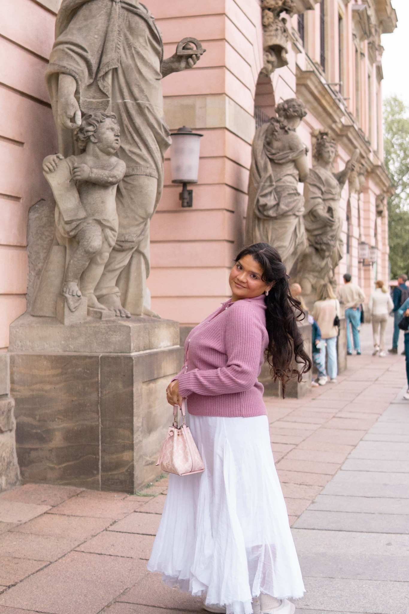 Berlin Day 2🥨🎀🏛️

#LTKTravel #LTKFindsUnder100 #LTKStyleTip