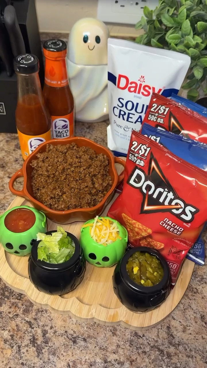 Halloween walking taco board 😋🎃 easy & simple for serving during your Halloween party / fall activities this year 😌 @daisybrand @doritos @mtolivepickles @tacobell @staub_usa 

#halloweenfood #spookyseason #halloweenrecipes #easyrecipes #halloweenideas

creative halloween party theme foods
halloween party theme ideas for 2025
halloween party foods taco Tuesday taco night party theme
halloween party foods 2025
halloween activities with friends
black halloween party food ideas
halloween party food table setup
halloween costumes black girl

#Birminghaminfluencer #birminghamal #bhaminfluencer #birminghamalinfluencer #bham #familycontentcreator #tiktokshopcreatorpicks #alabamamomcreator #momcontent