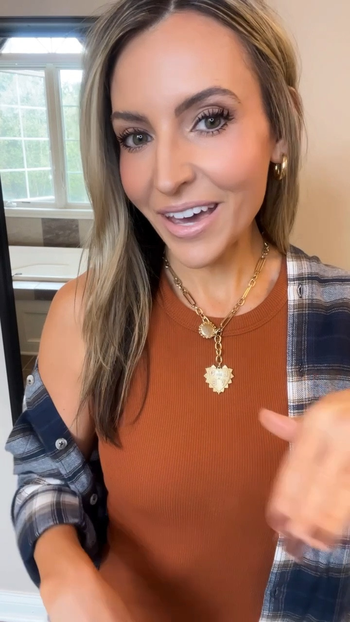 Dibs beauty contour & blush duo is my favorite makeup item! Melts into your skin. Gives it such a beautiful glow. Lifts and contours ✨ 
I use color retrograde rose
Code: LTK to save additional 20%🙌


#LTKSaleAlert #LTKBeauty #LTKFallSale