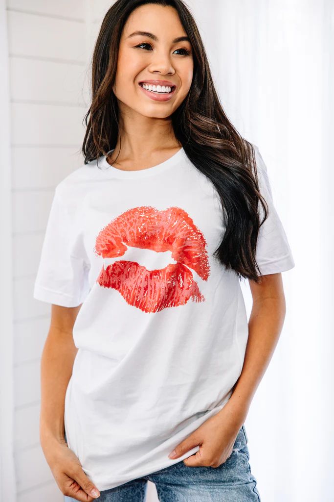 Kiss Kiss Lipstick Red White Graphic Tee | The Mint Julep Boutique