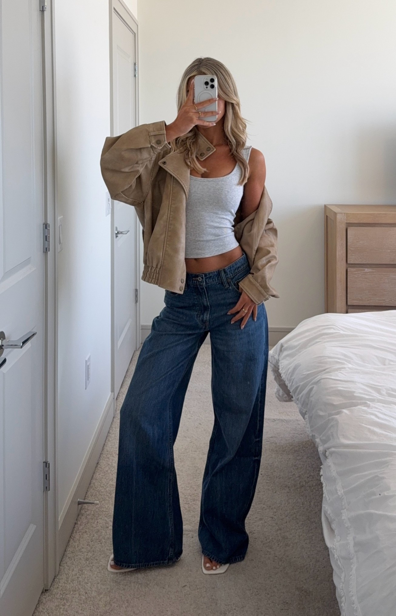 #abercrombiepartner such a perfect high rise dark wash jean 🤌🏼 wearing 26 tall! @abercrombie