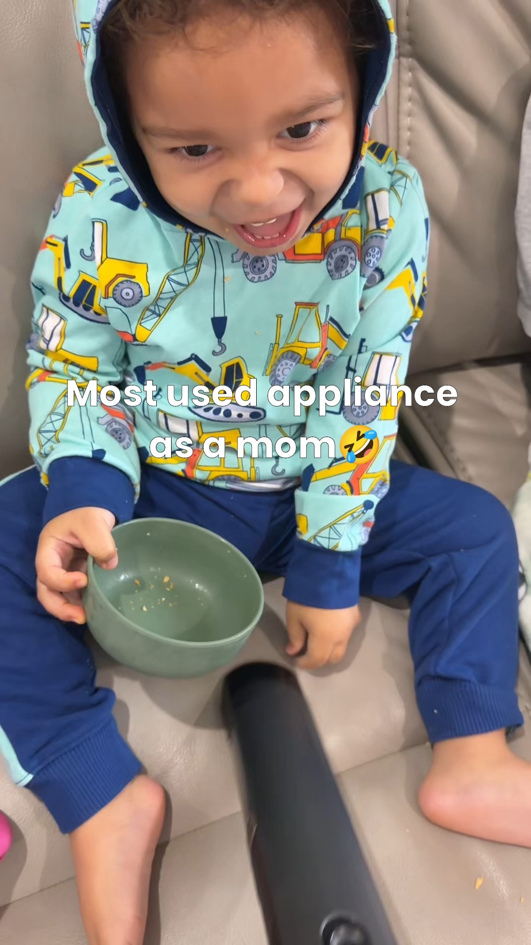 Messy kids? Yeah me too. This handheld vacuum is a life saver 🤣🤣

#ltkmoms