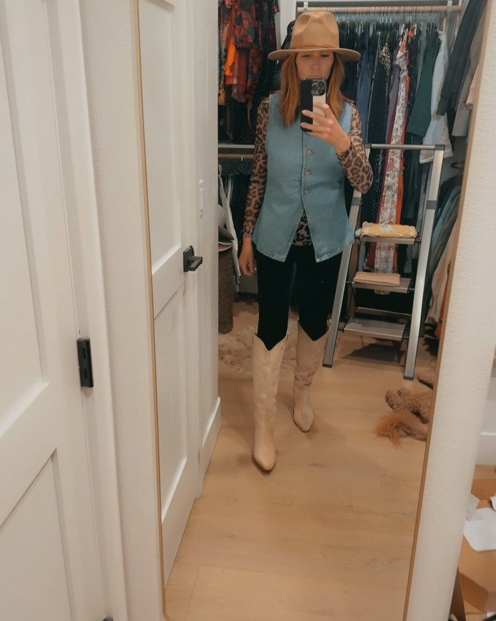 Modern Western wear 🤎 Nashville outfits 

Size S leggings 
Size XS vest 
Size S leopard sheer 

#LTKU #LTKPetite #LTKStyleTip