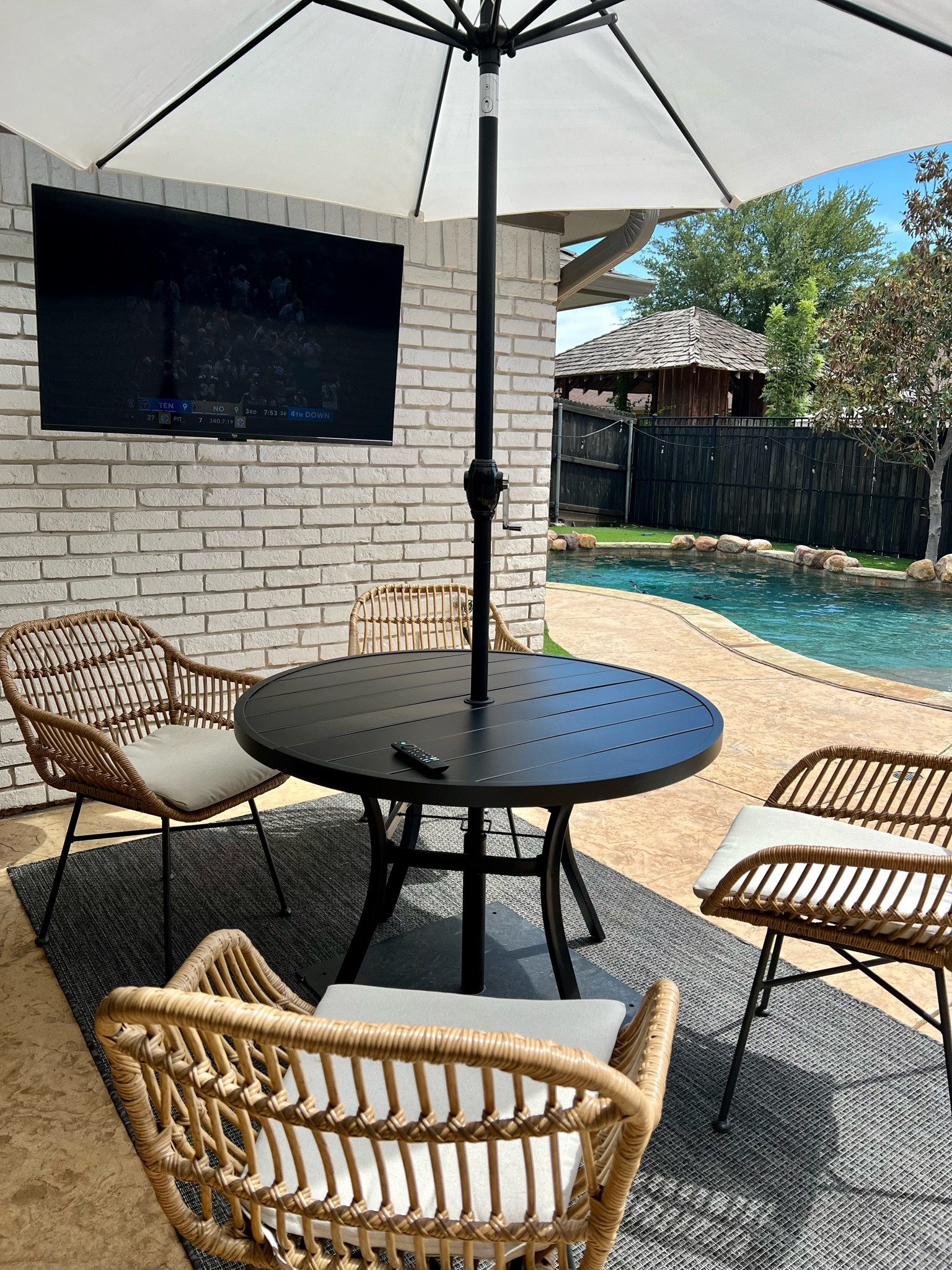 Fall football patio days! 


#LTKSeasonal #LTKhome