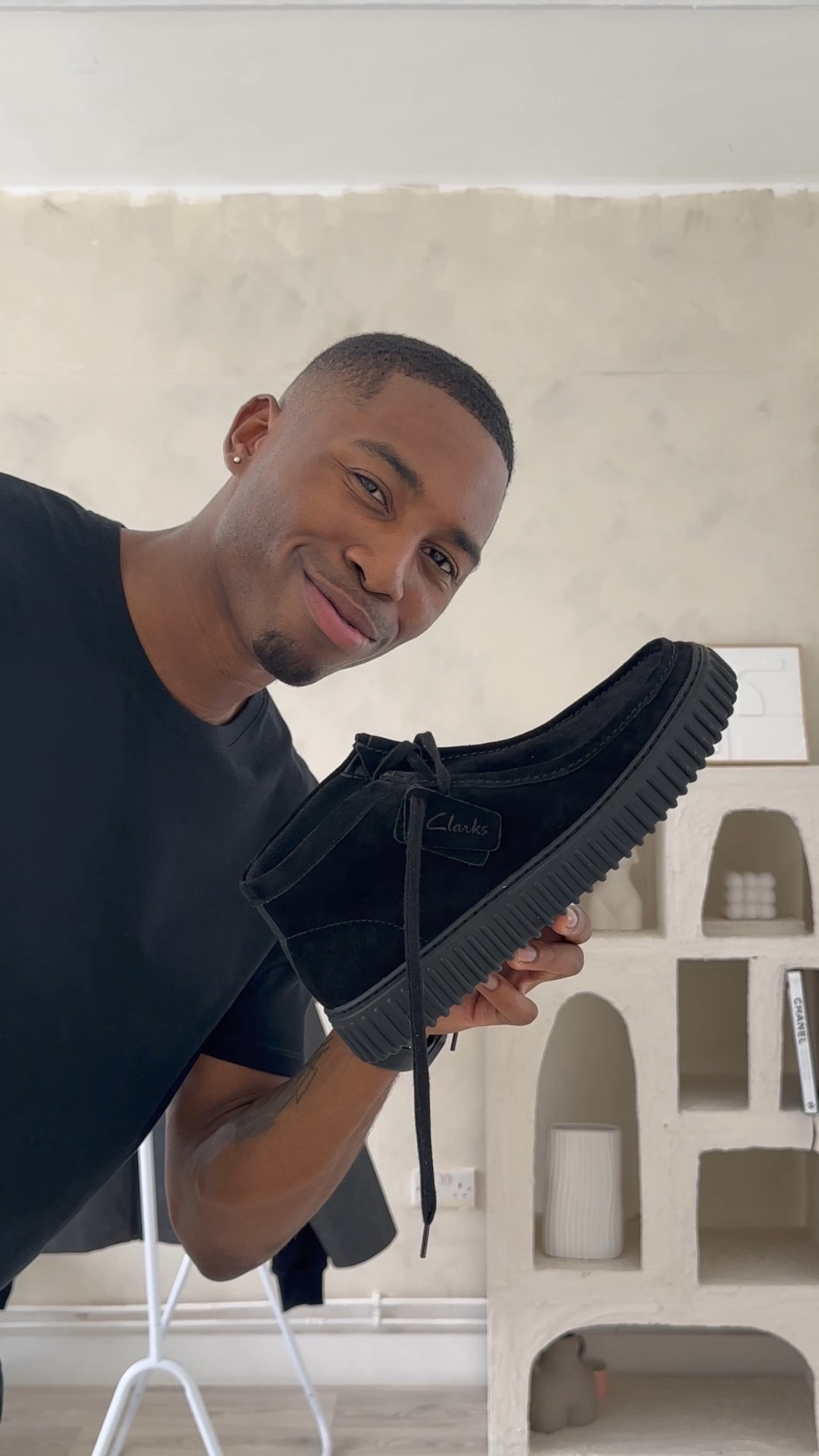 Clarks originals, Schuh, Topman, Asos, Cos, Pull and bear, Clarks suede shoes, transitional style, transitional outfit, autumn outfits, men’s autumn fashion, knit cardigan, black vest top, cargo shorts, men’s fashion, men’s style inspiration 

#LTKstyletip #LTKeurope #LTKSeasonal