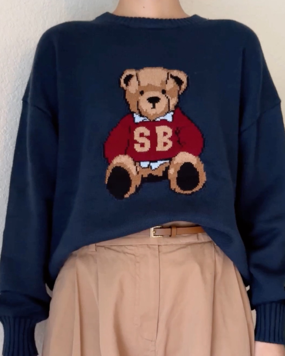 Usual size XS 
Size purchased XS (oversized fit) 
Height 5’3” 
 🧸🍁 
#aritziapeggysweater #aritziasweater#aritziateddybearsweater#ralphlaurendupe @Aritzia  