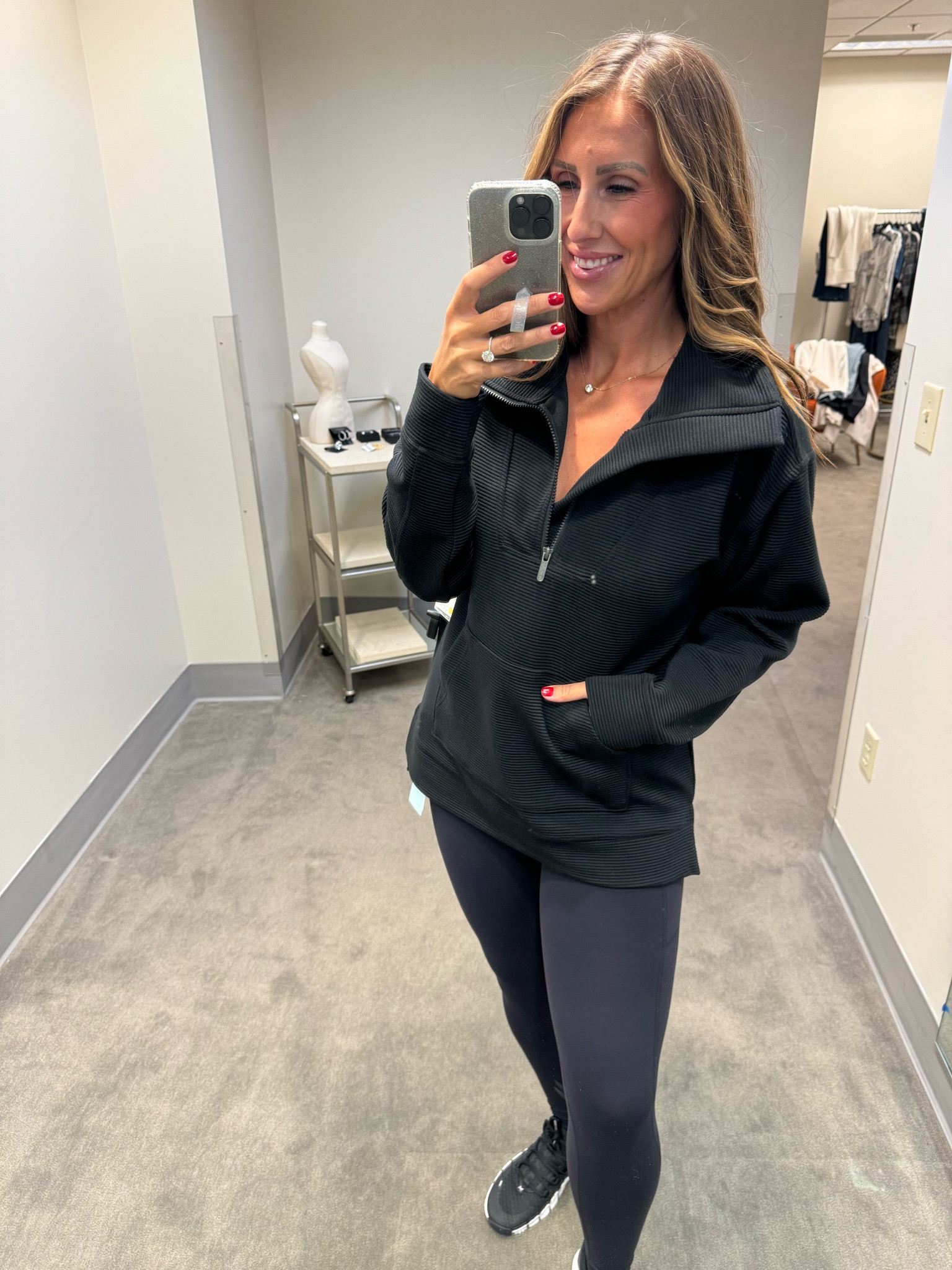 Black tunic athleisure top sz medium hit could easily have done a Large 

#LTKxNSale #LTKFitness #LTKOver40