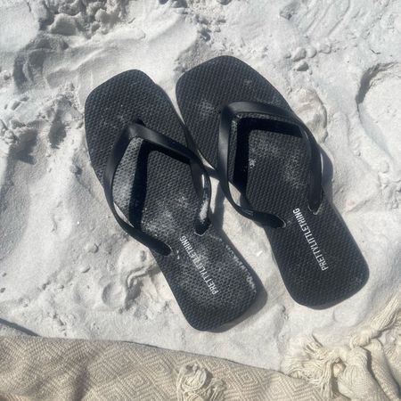 Square toe flip flops 

#LTKfindsunder50 #LTKGiftGuide #LTKSeasonal