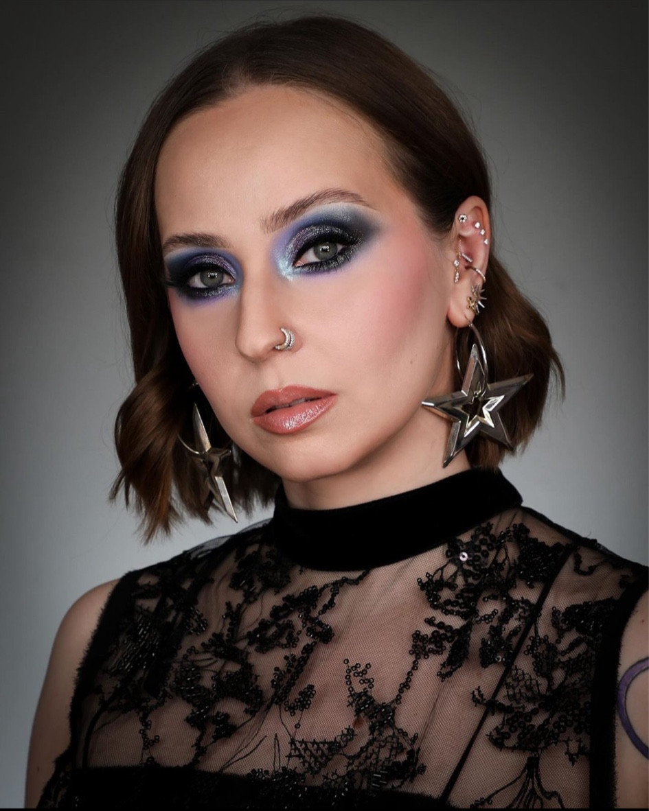 Maquillage petit prix ✨

bourjois Primer Always Fabulous, rimmel london Fond de teint Lasting Finish 35h (001 Pearl), maybelline Anticernes Superstay 30h (05), maybelline Superstay Matte Ink (15) , maybelline Anti-Age Perfector (02 Medium), l’oréal paris Poudre compacte Accord Parfait (1R/1C), nyx The Brow Glue, nyx Lift & Snatch Brow Pen (Taupe), nyx SFX Paint Stick (Midnight In LA, Spell cast, Night Terror), beauty bay Palette Metamorphic, REVLON Vinyl Eyeliner (865 Powerful Plum), l’oréal paris Mascara Telescopic, nyx Eyeliner Adhésif, nyx Faux-cils (Ego Flare), colourpop cosmetics Lippie Pencil (Oh Snap), maybelline Lifter Gloss (001 Pearl)

#LTKbeauty