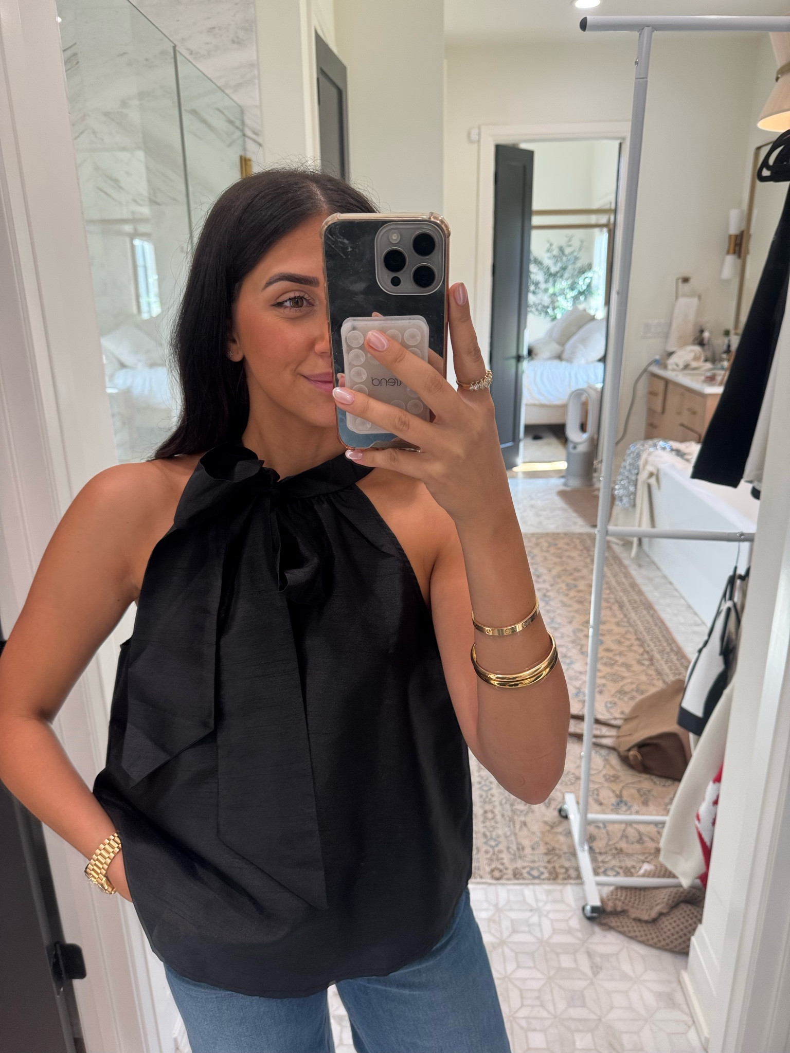 Top: medium 
EXTRA20DEDE for an additional 20% off!
Simple blacktop with bow details that is so cute! Could style this so many ways to dress up or super cute with a pair of jeans