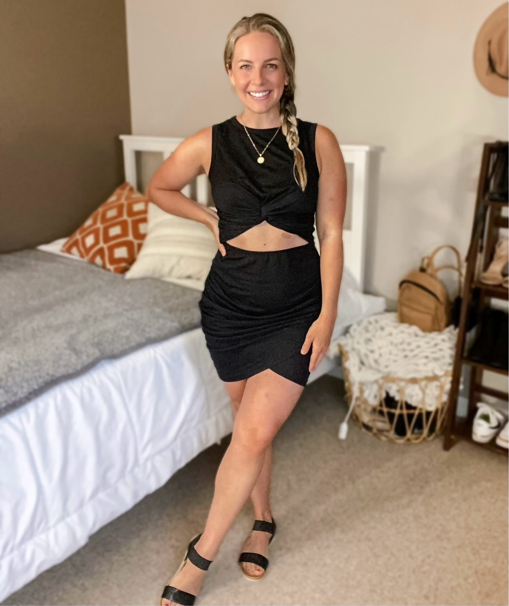 Summer dress with cut out 
Bodycon dress 
Vacation dress
Brunch